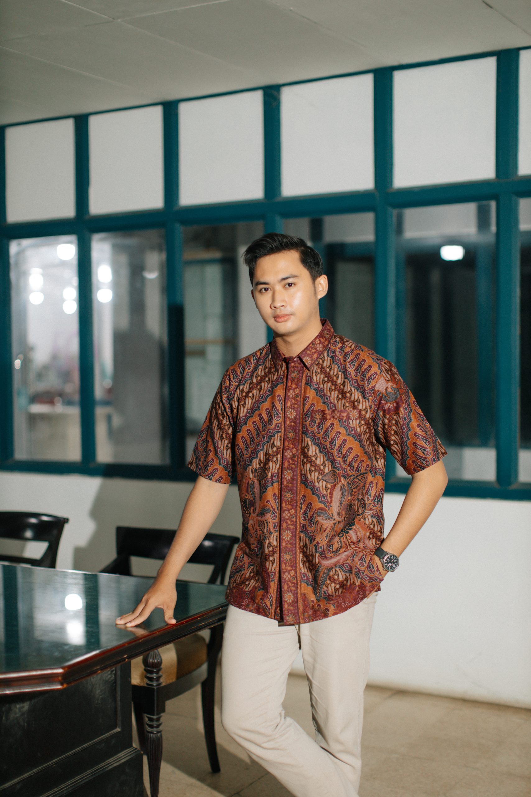 Hem Batik Pria Amita 8802 Lengan Pendek Warna Cokelat Teracotta Motif Parang Modifikasi Batik Iskandartex
