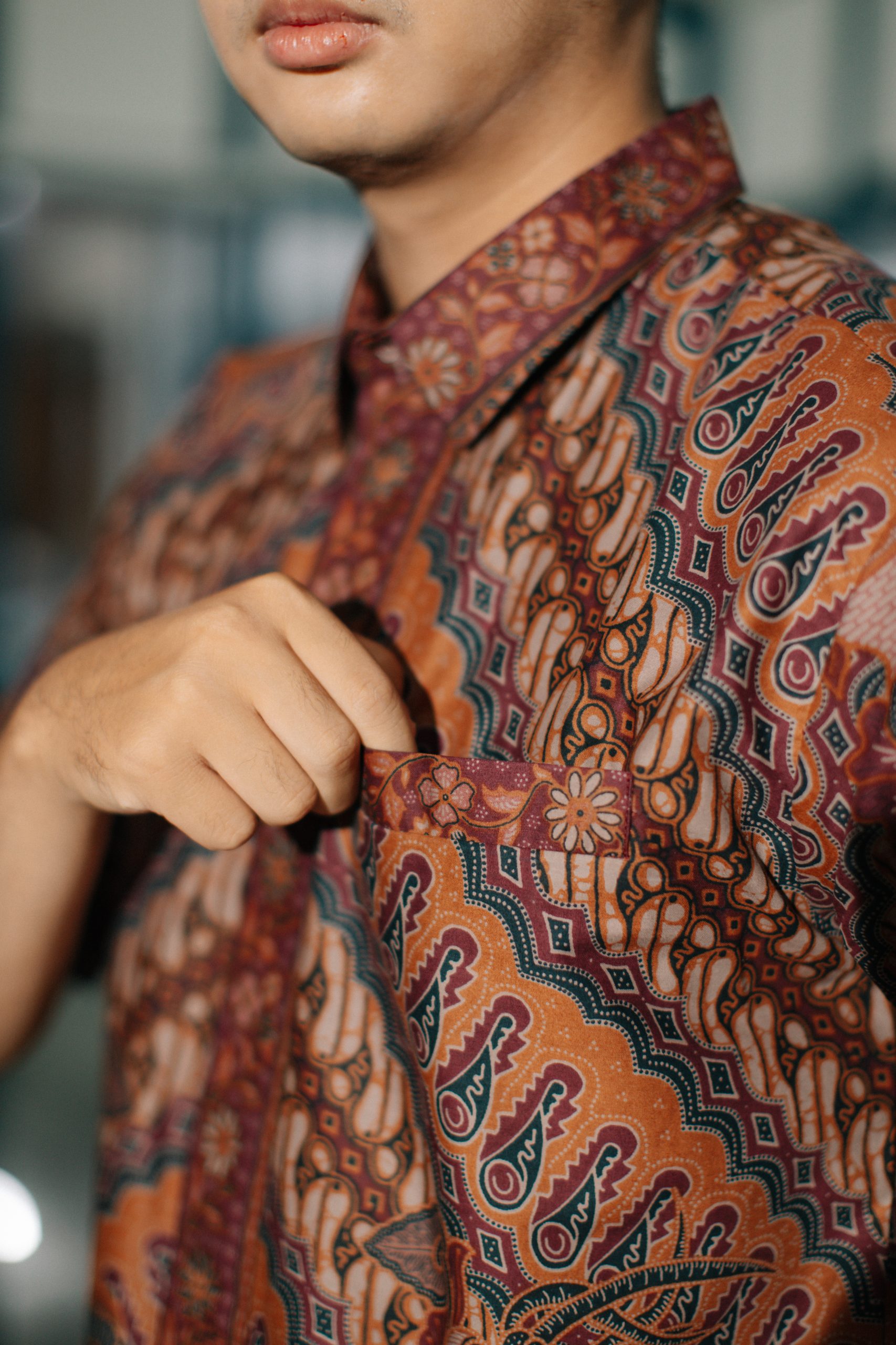 Hem Batik Pria Amita 8802 Lengan Pendek Warna Cokelat Teracotta Motif Parang Modifikasi Batik Iskandartex