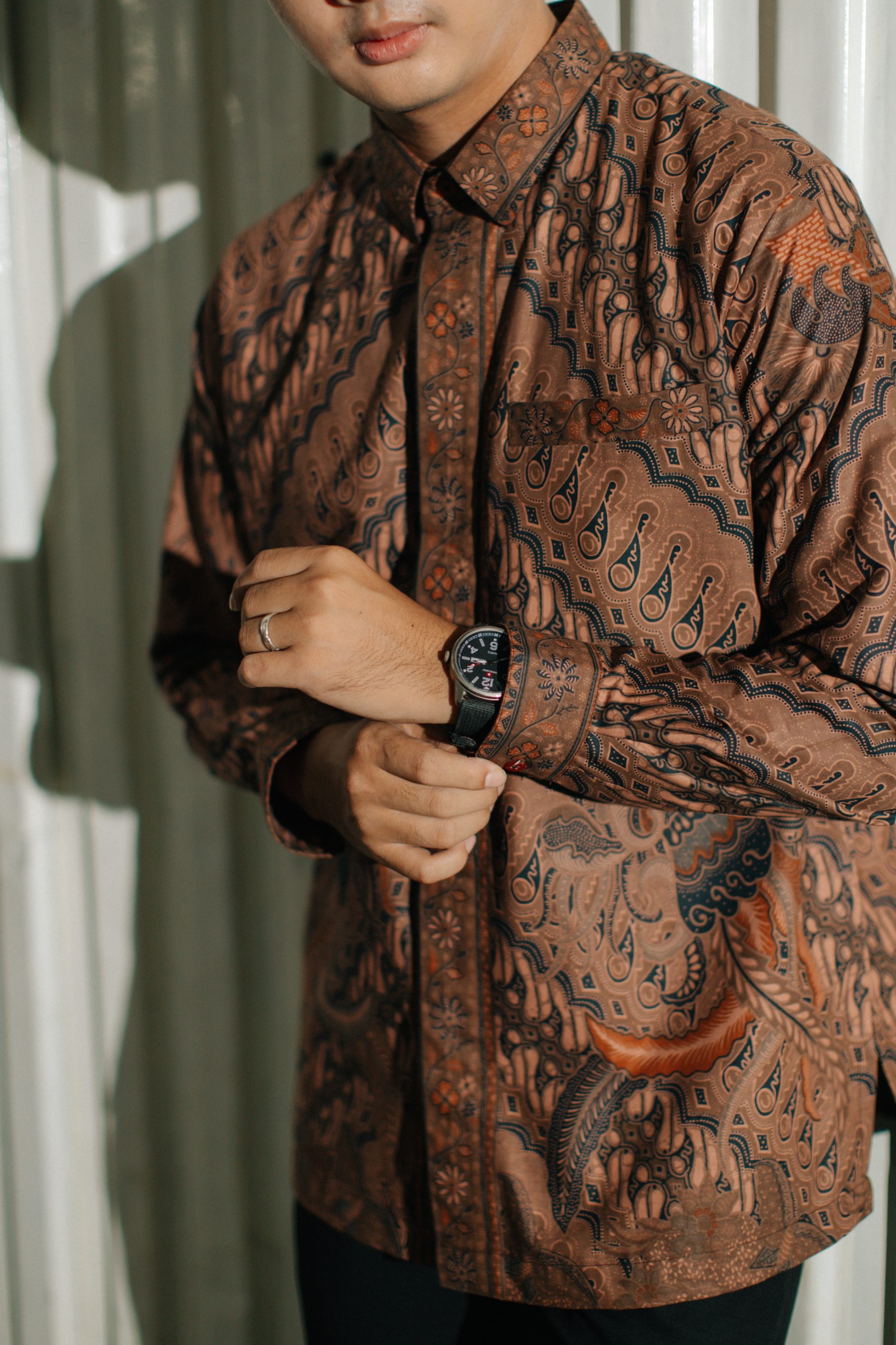 Hem Batik Pria Amita 8301 Lengan Panjang Warna Klasik Sogan Cokelat Tua Motif Tradisional Batik Iskandartex