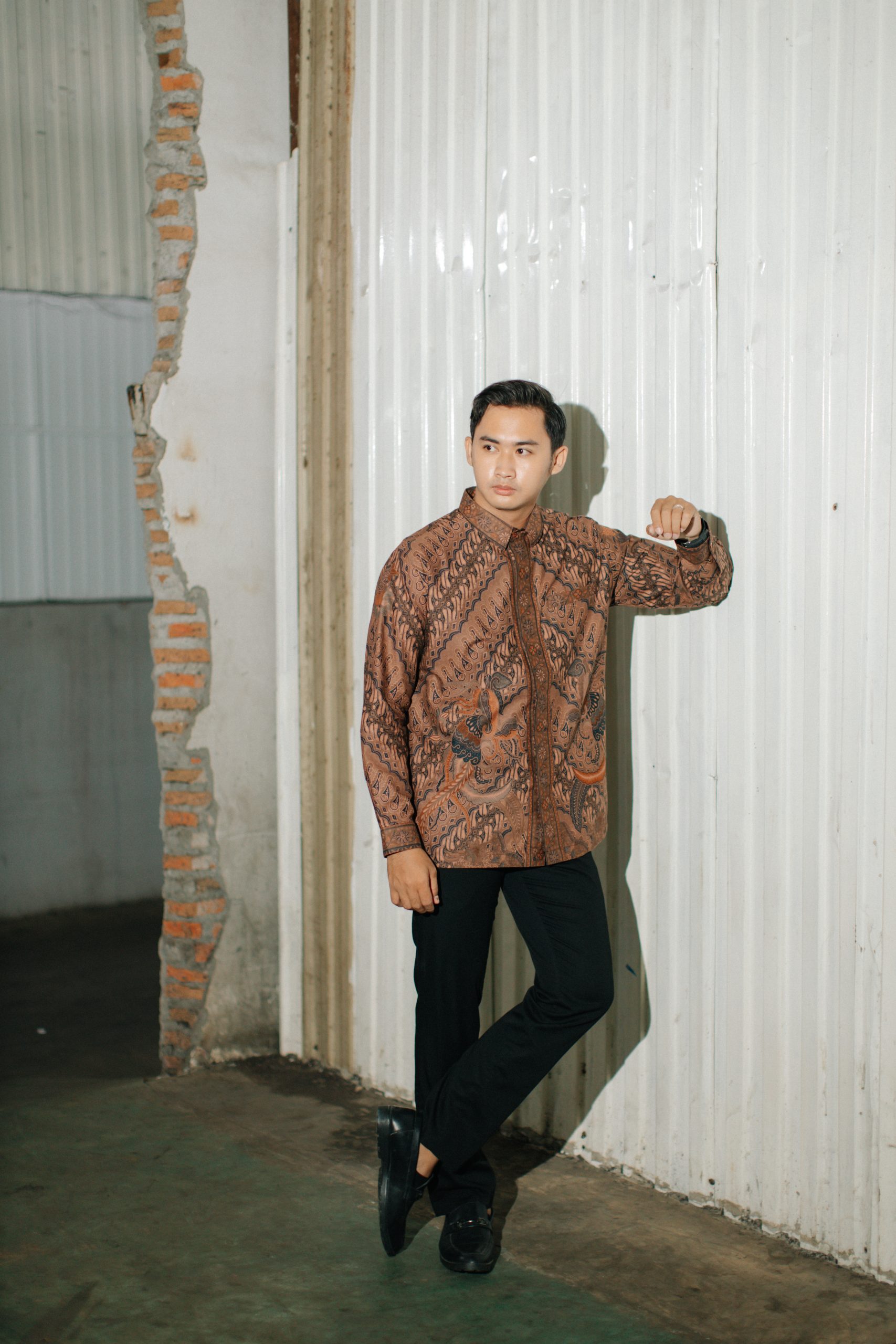 Hem Batik Pria Amita 8301 Lengan Panjang Warna Klasik Sogan Cokelat Tua Motif Tradisional Batik Iskandartex