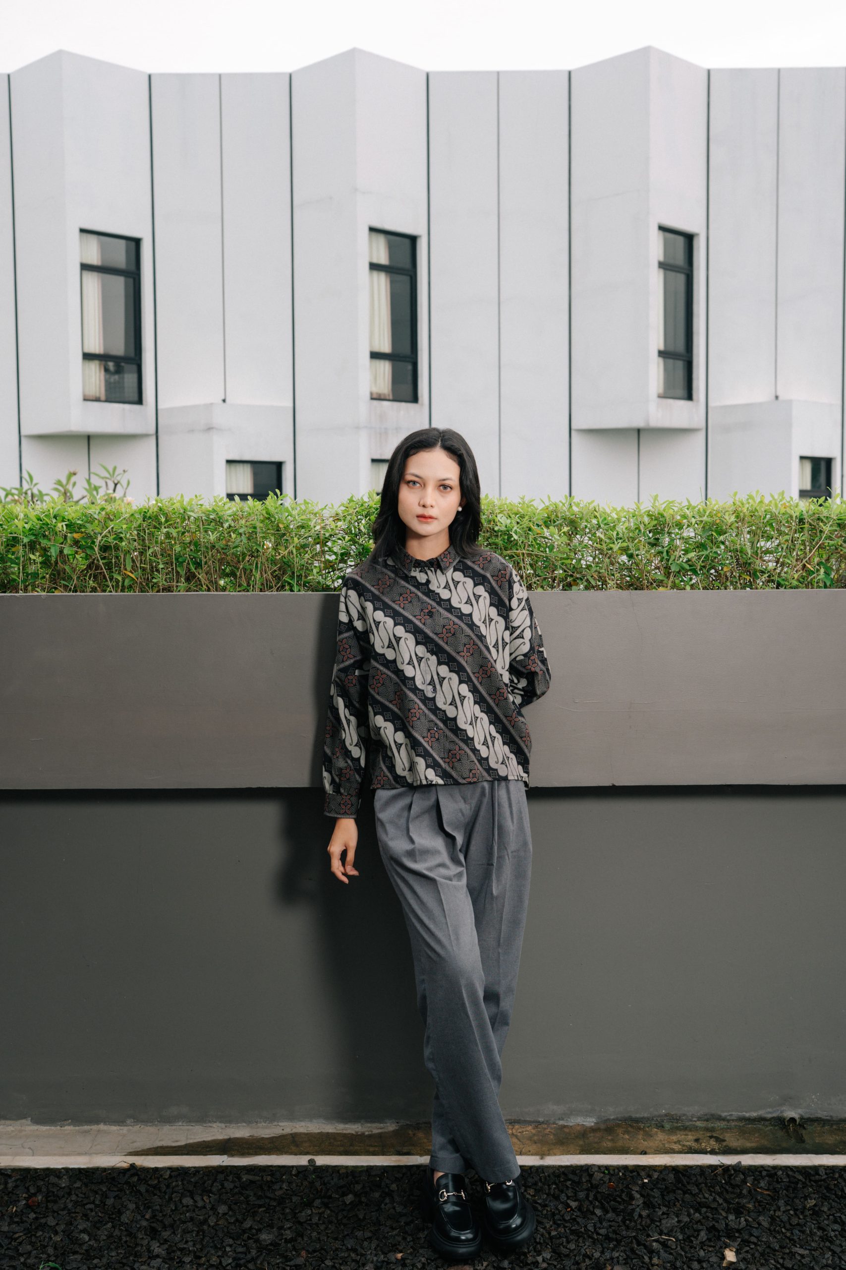 Batik modern monochrome motif diagonal contemporary.