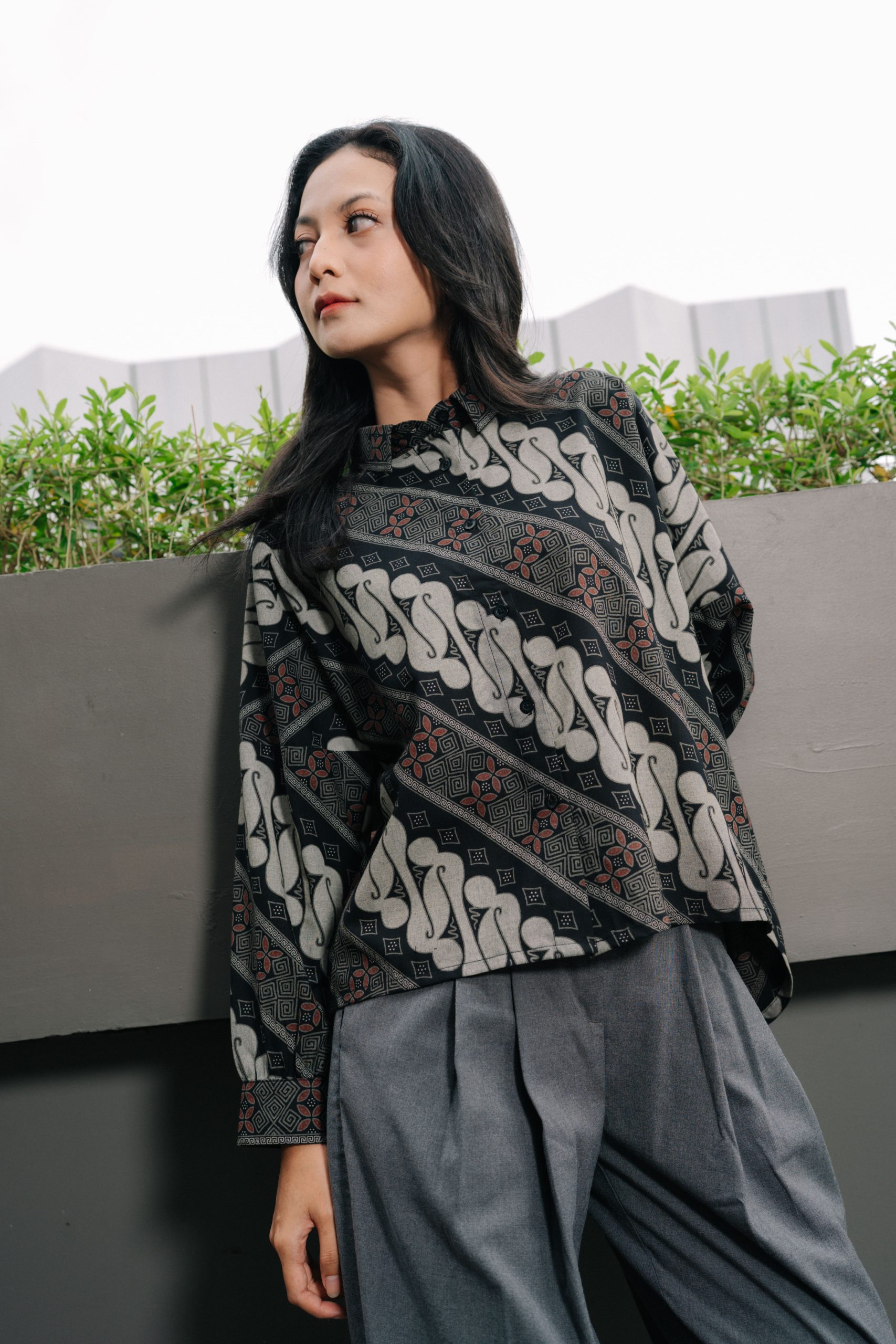 Batik modern monochrome motif diagonal contemporary.