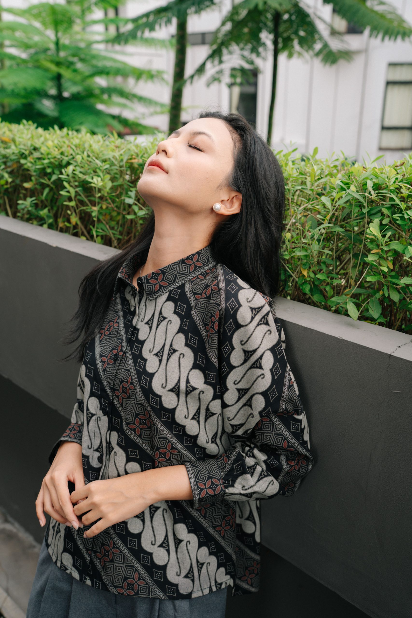 Batik modern monochrome motif diagonal contemporary.