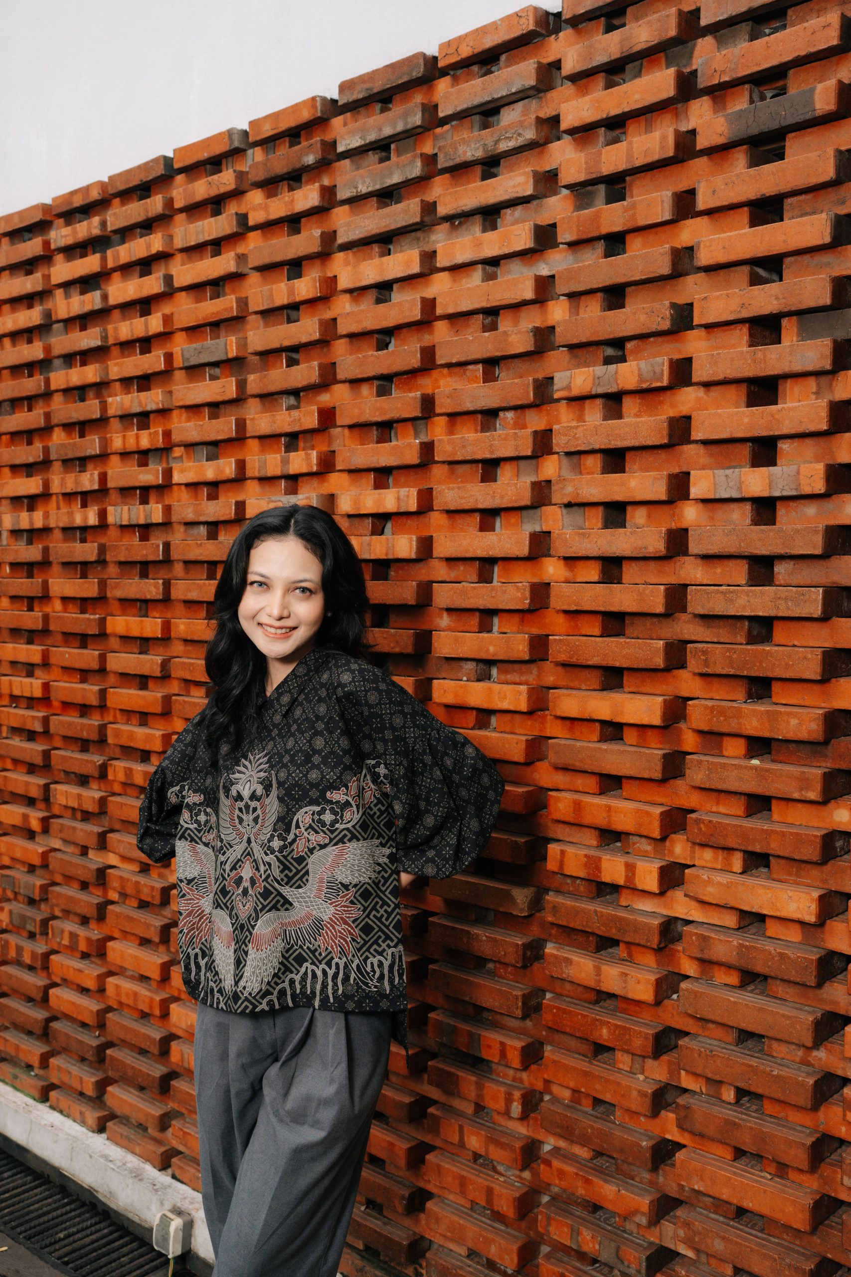 Batik modern monochrome motif diagonal contemporary.