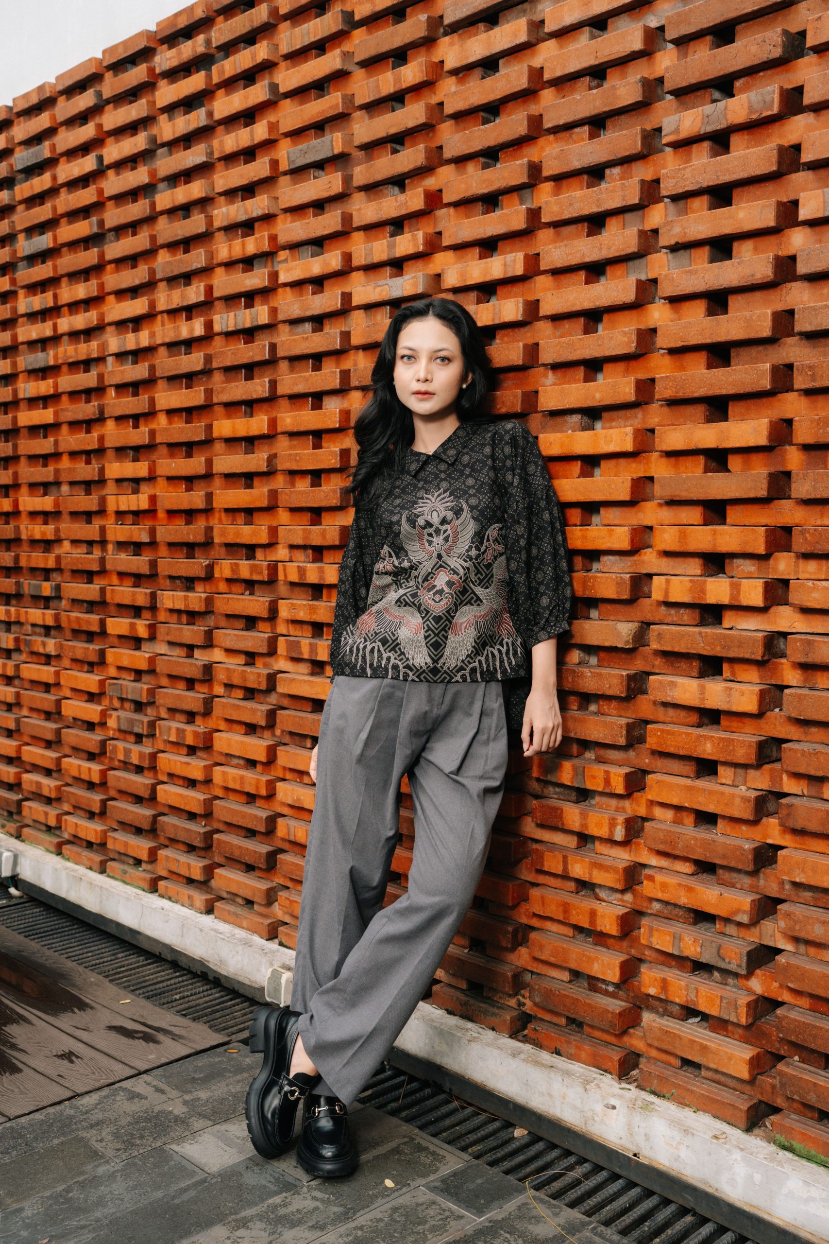 Batik modern monochrome motif diagonal contemporary.