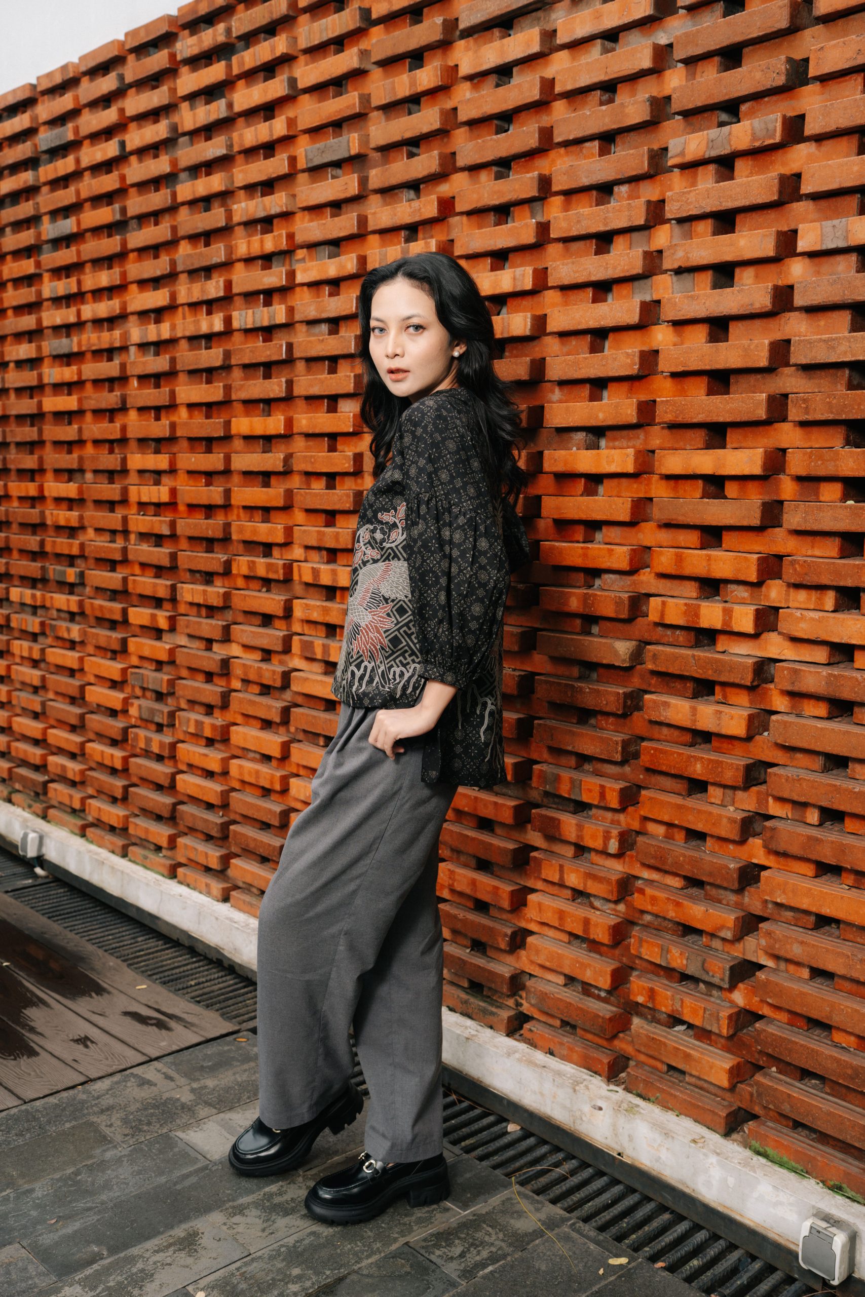 Batik modern monochrome motif diagonal contemporary.
