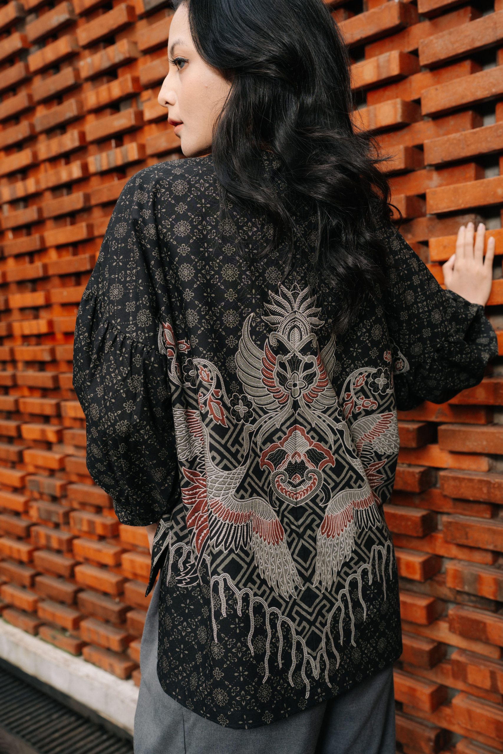 Batik modern monochrome motif diagonal contemporary.