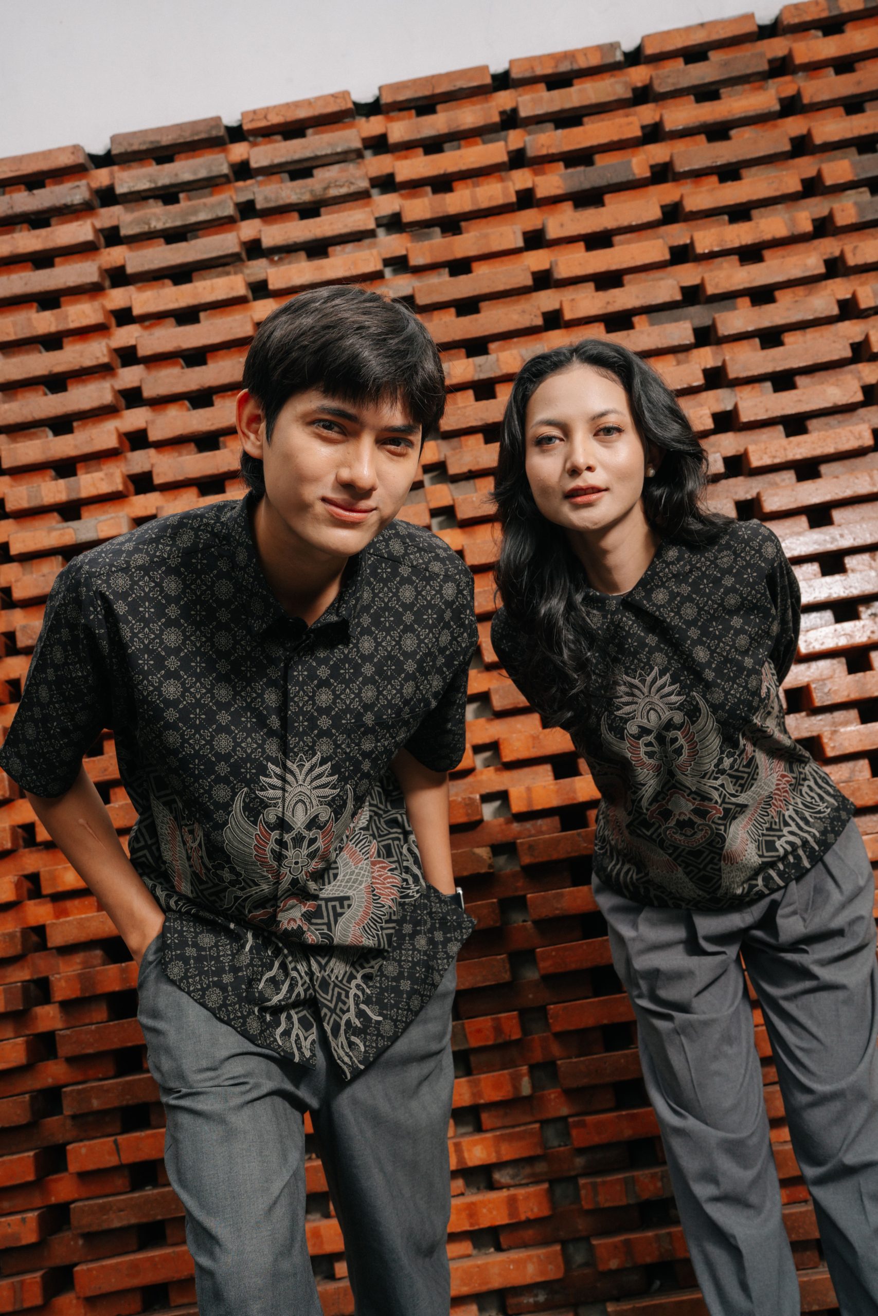 Batik modern monochrome motif diagonal contemporary.