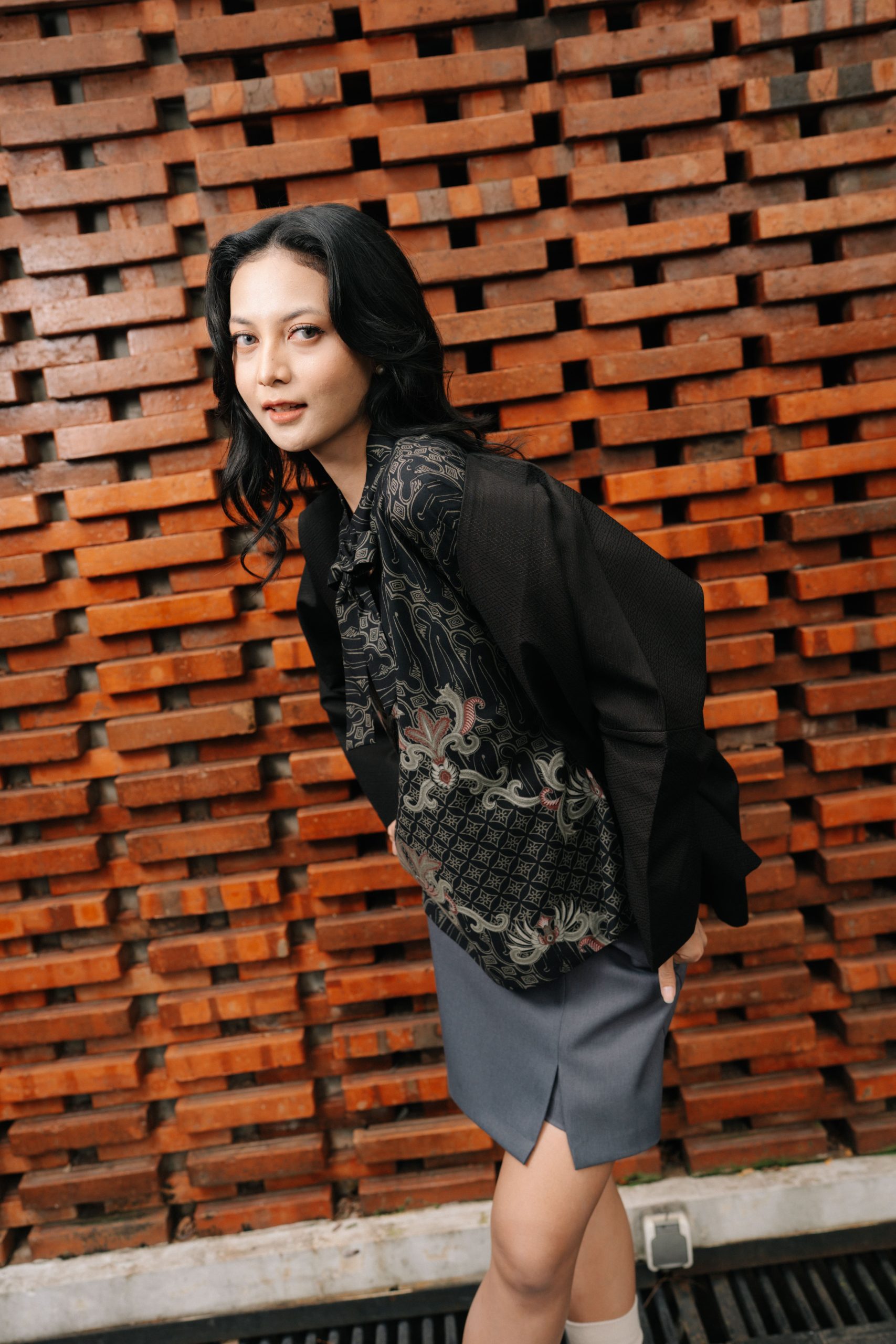 Batik modern monochrome motif diagonal contemporary.
