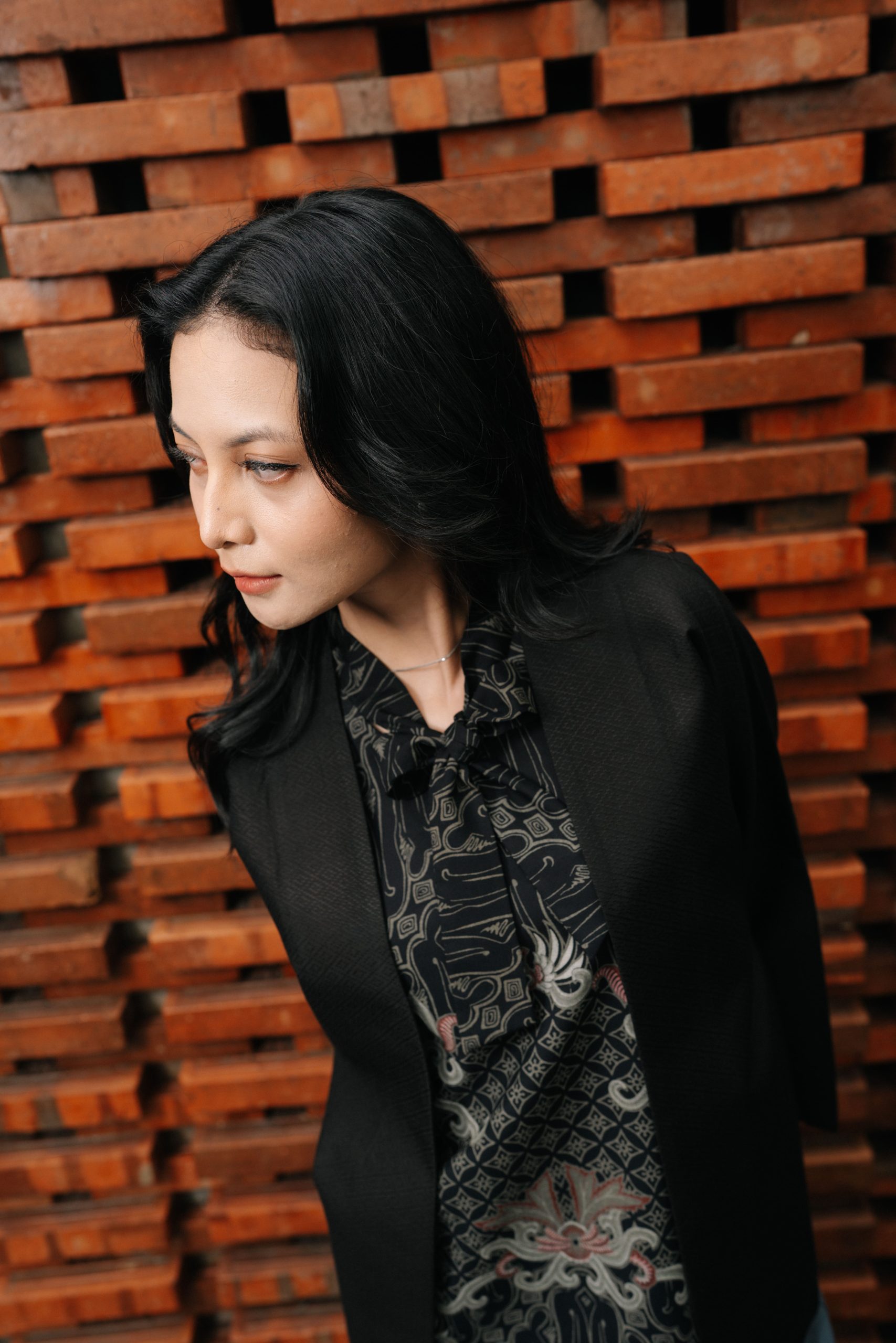 Batik modern monochrome motif diagonal contemporary.