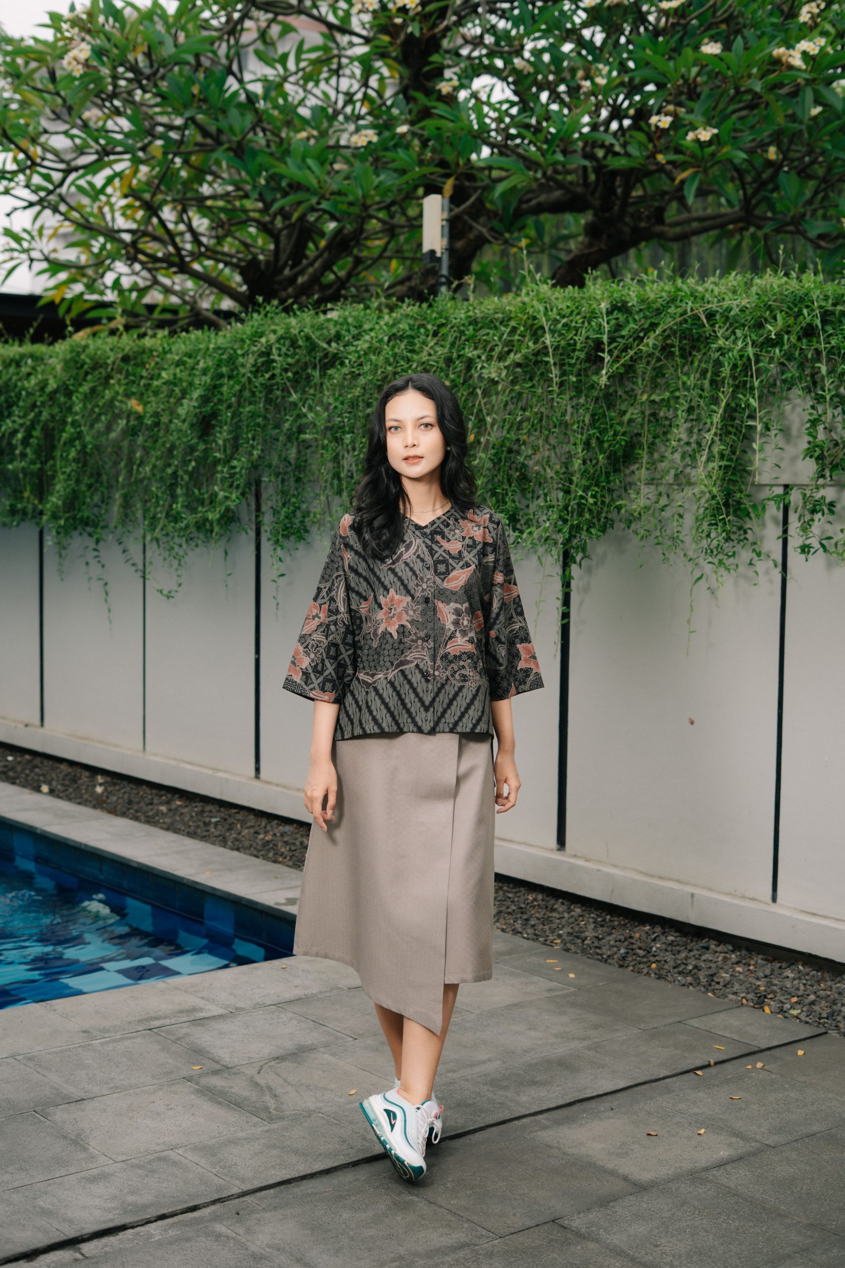 Batik modern monochrome motif diagonal contemporary.