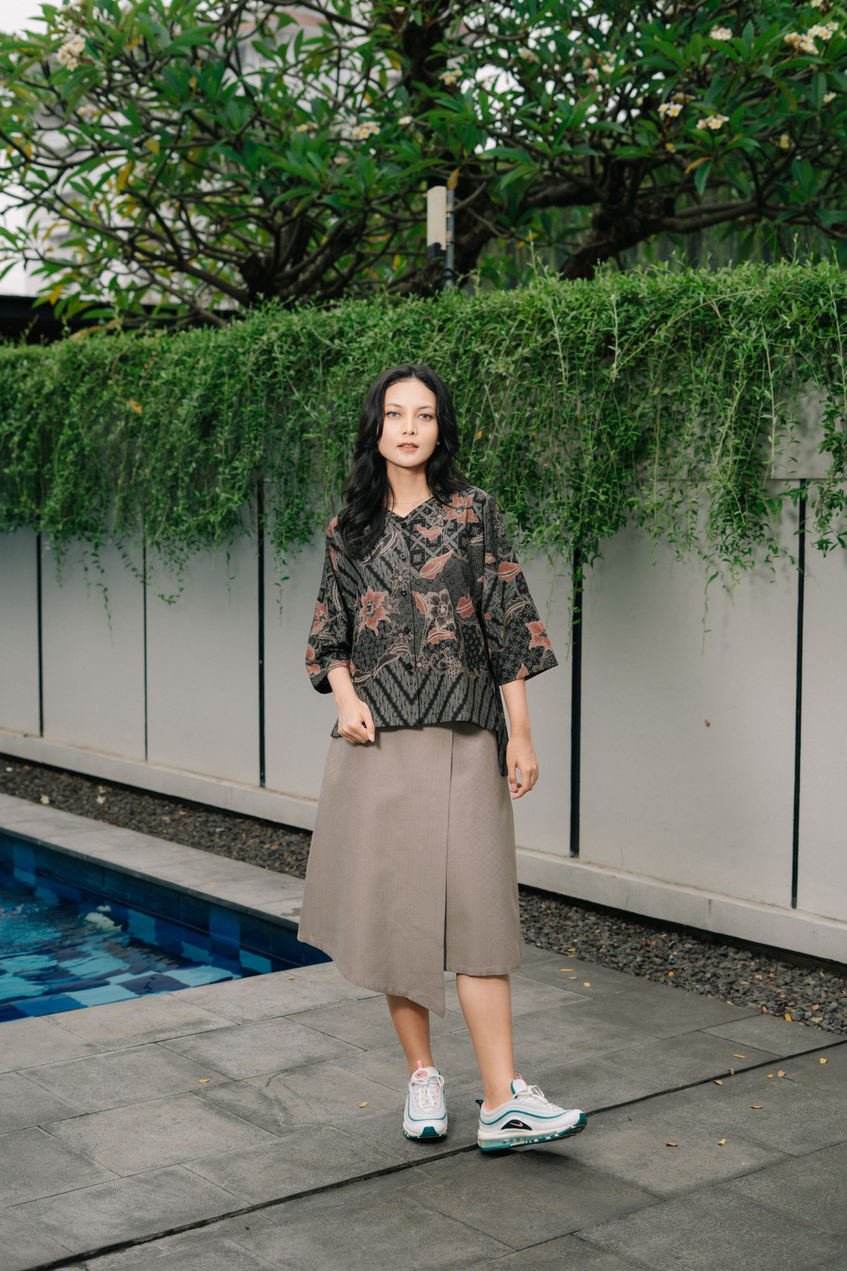 Batik modern monochrome motif diagonal contemporary.