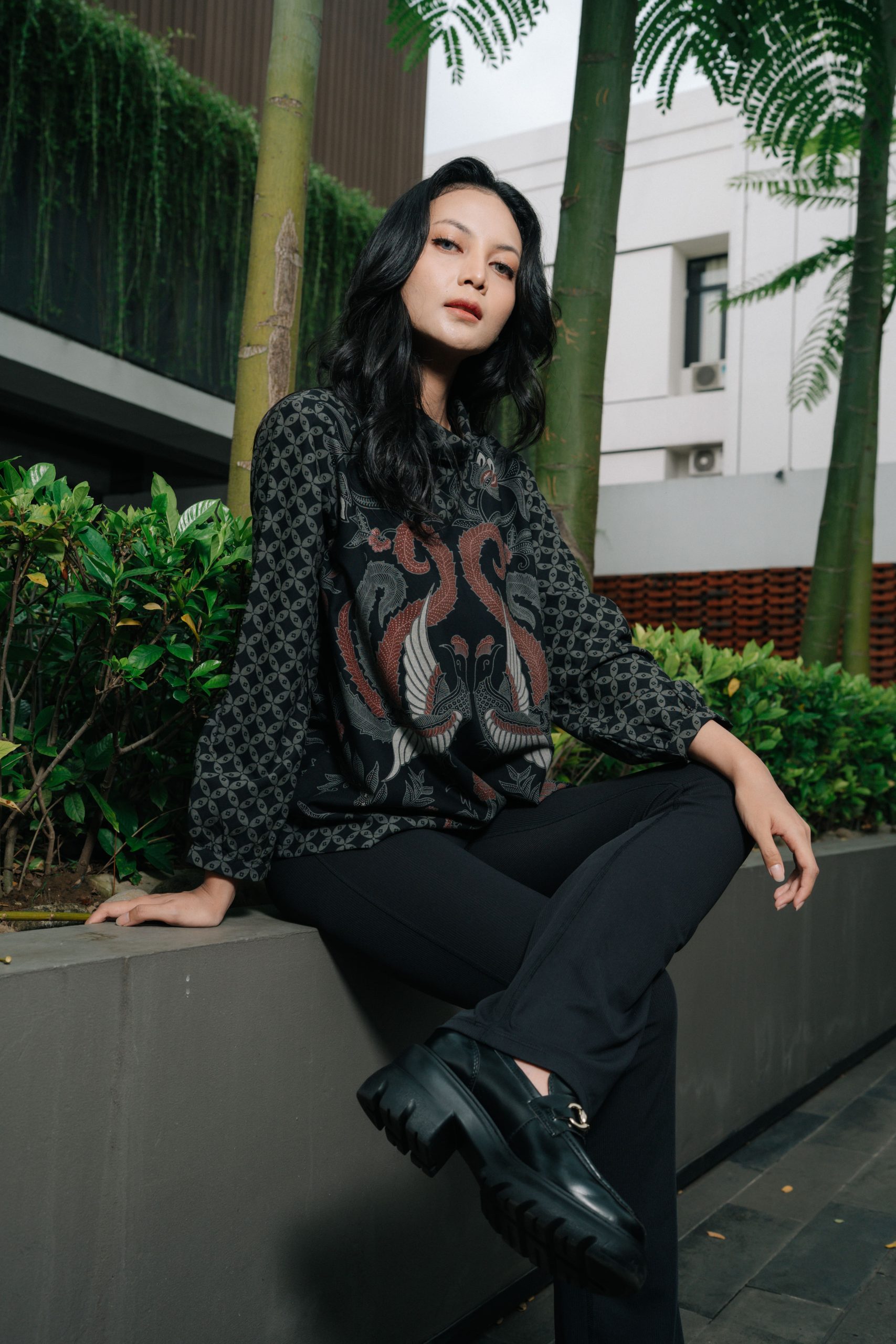 Batik modern monochrome motif diagonal contemporary.